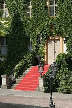 Stadtschloss Hecklingen*** Hotel
