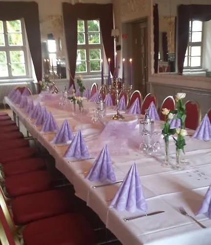 Stadtschloß Hecklingen*** 3*